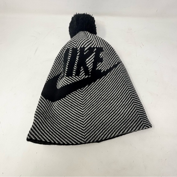 NIKE Fold over TENNESSEE VOLUNTEERS Black White Striped Beanie Pom Pom Adult OS - Picture 4 of 10